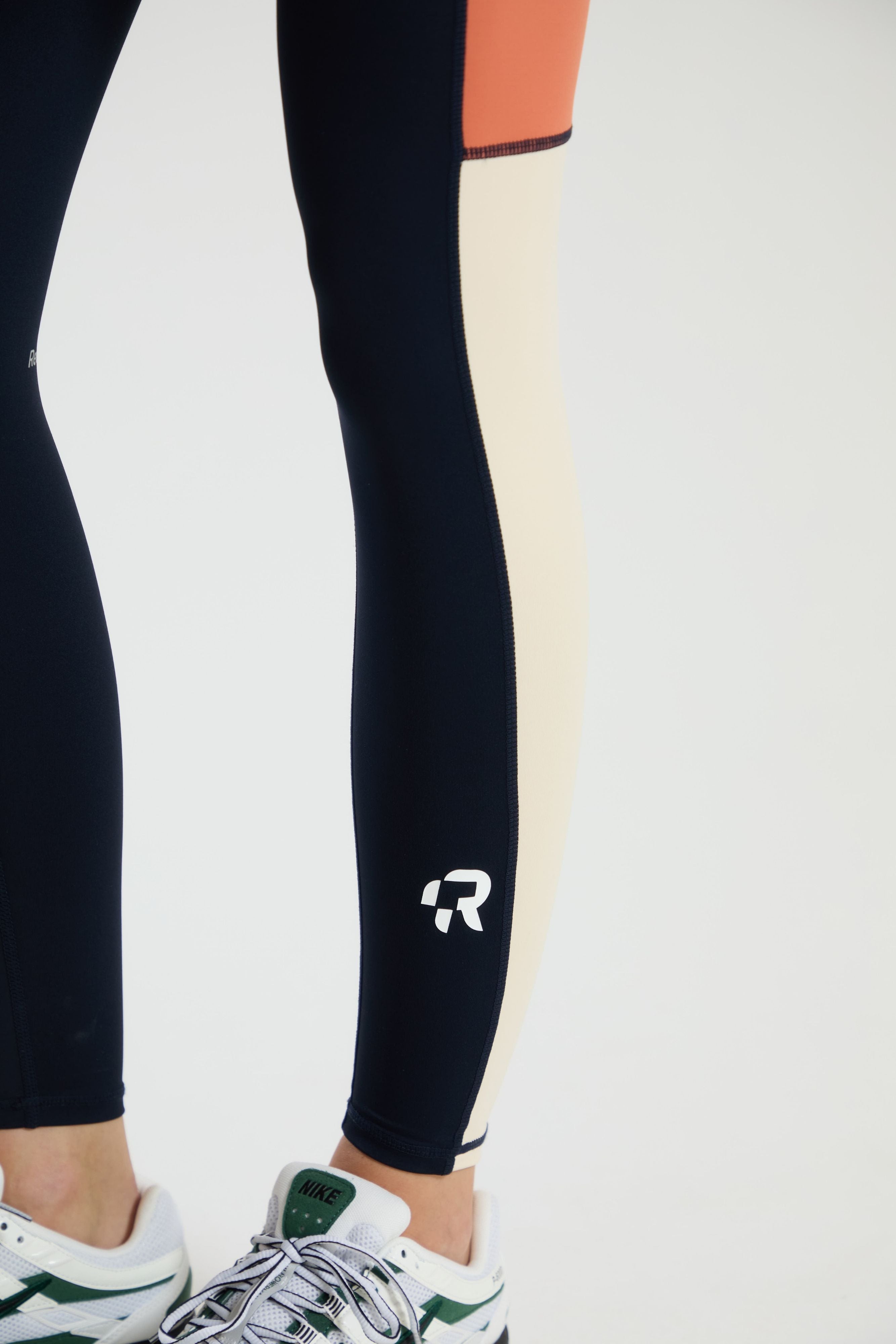 Sculpted Legging - Elements